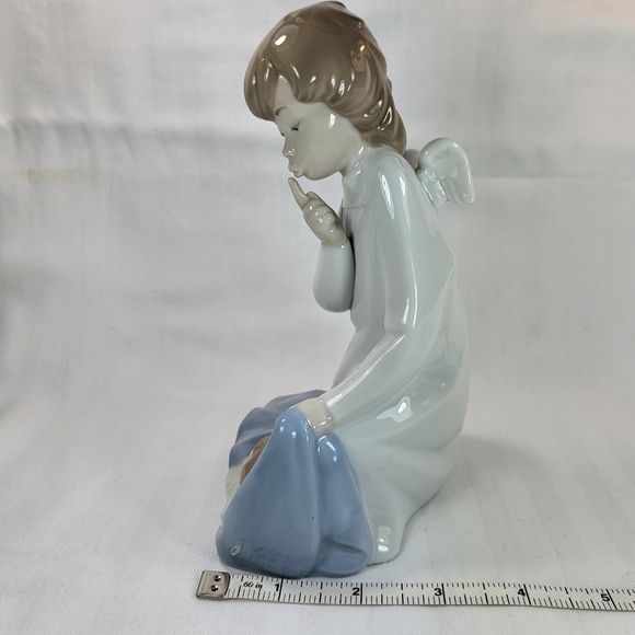 Lladro Figurine Guardian ANGEL With Sleeping Baby Child #4635 7" tall, Religious - Picture 5 of 10